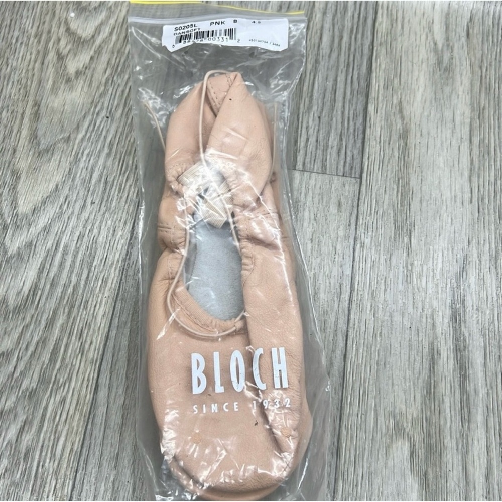 Bloch Women's Peach Ballet Flats